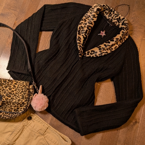Mary-Kate And Ashley Sweaters - Black Cardigan with Leopard Fur Collar